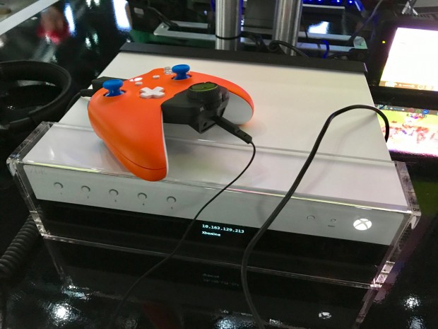 Auf diesem Devkit der X konnten wir bei Microsoft Probe spielen. (Bild: Peter Steinlechner/Golem.de)